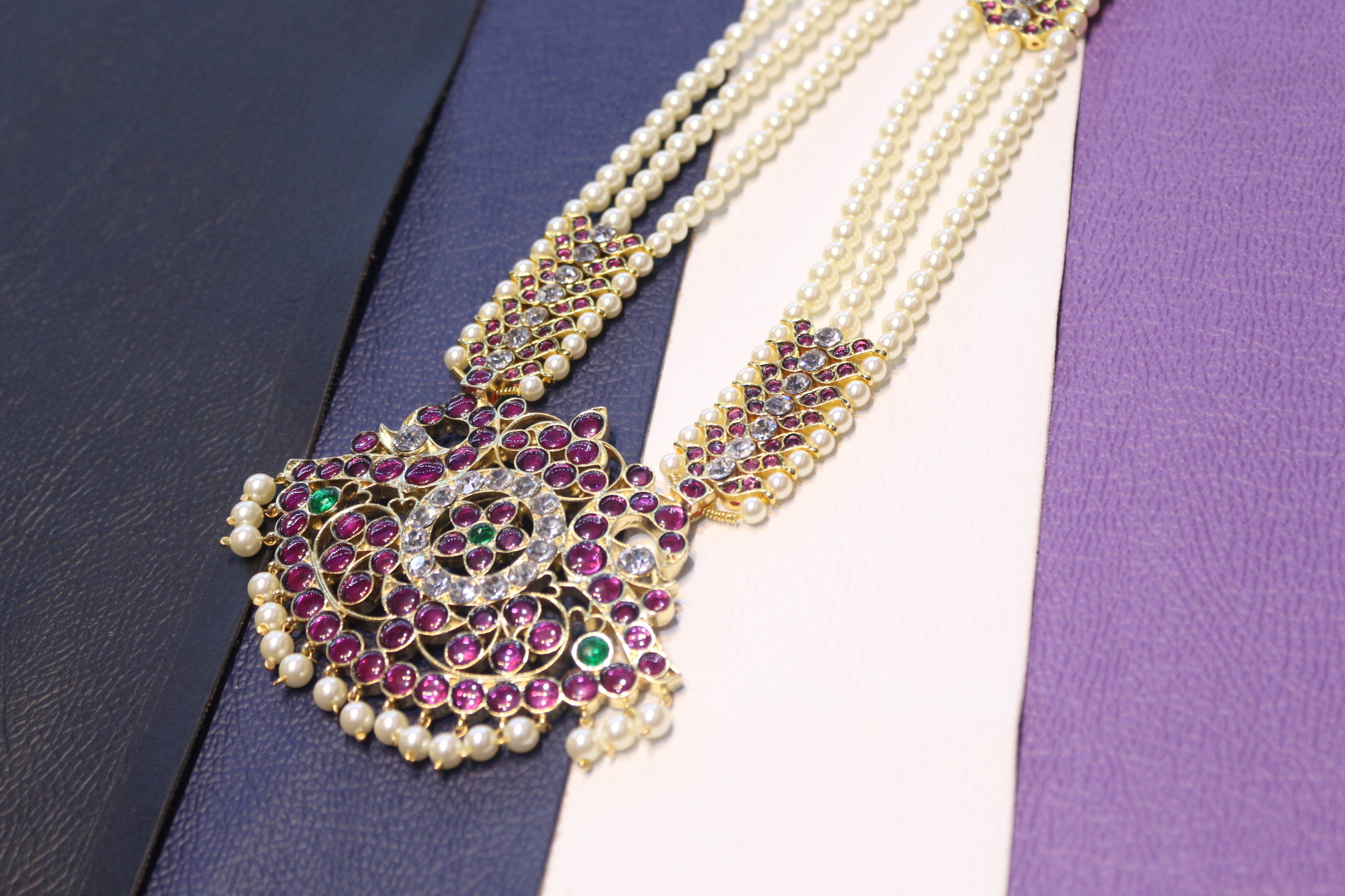 PATHAKAM PENDANT WITH PEARL LEAF HARAM