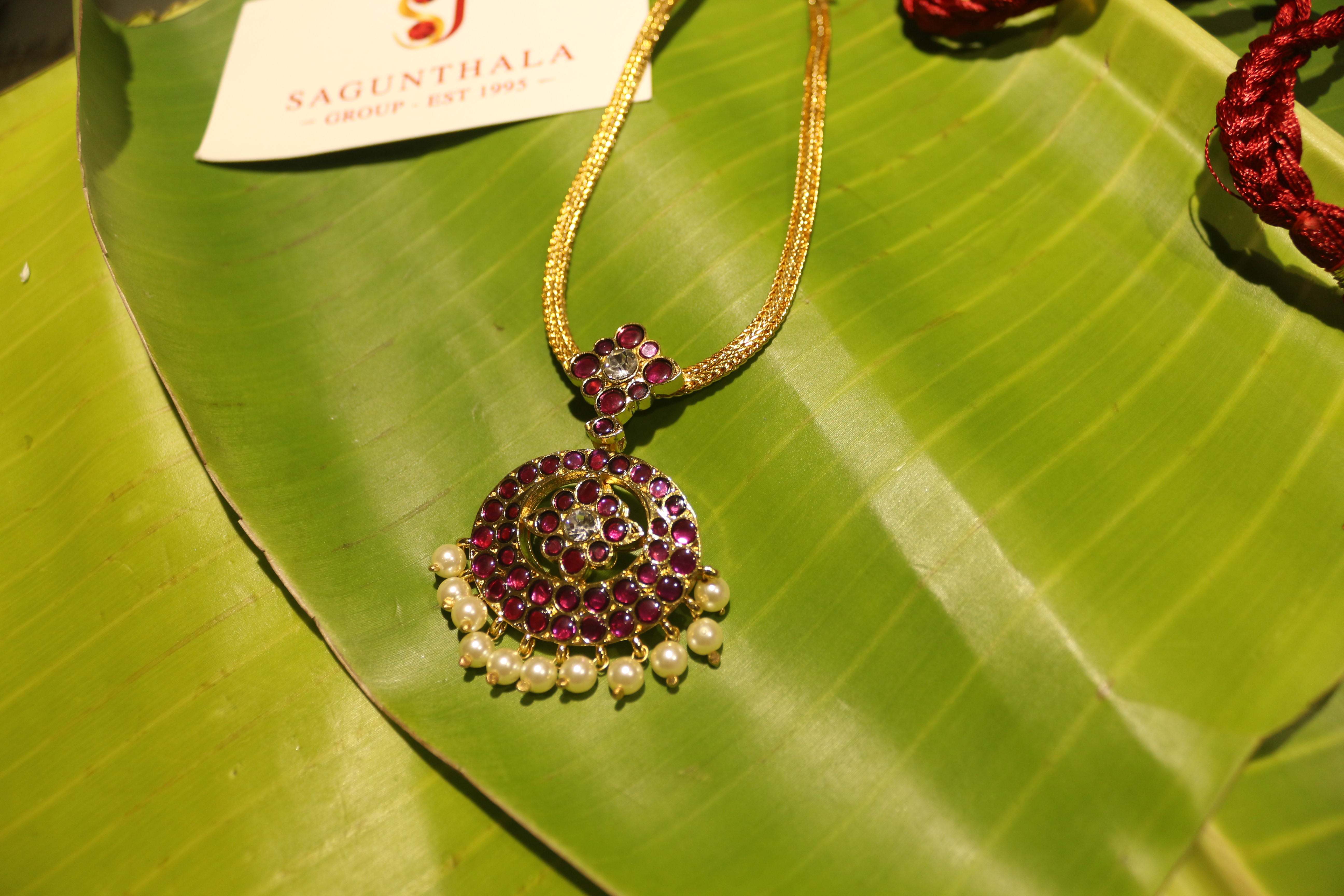 Kempu Oval Jigni Necklace