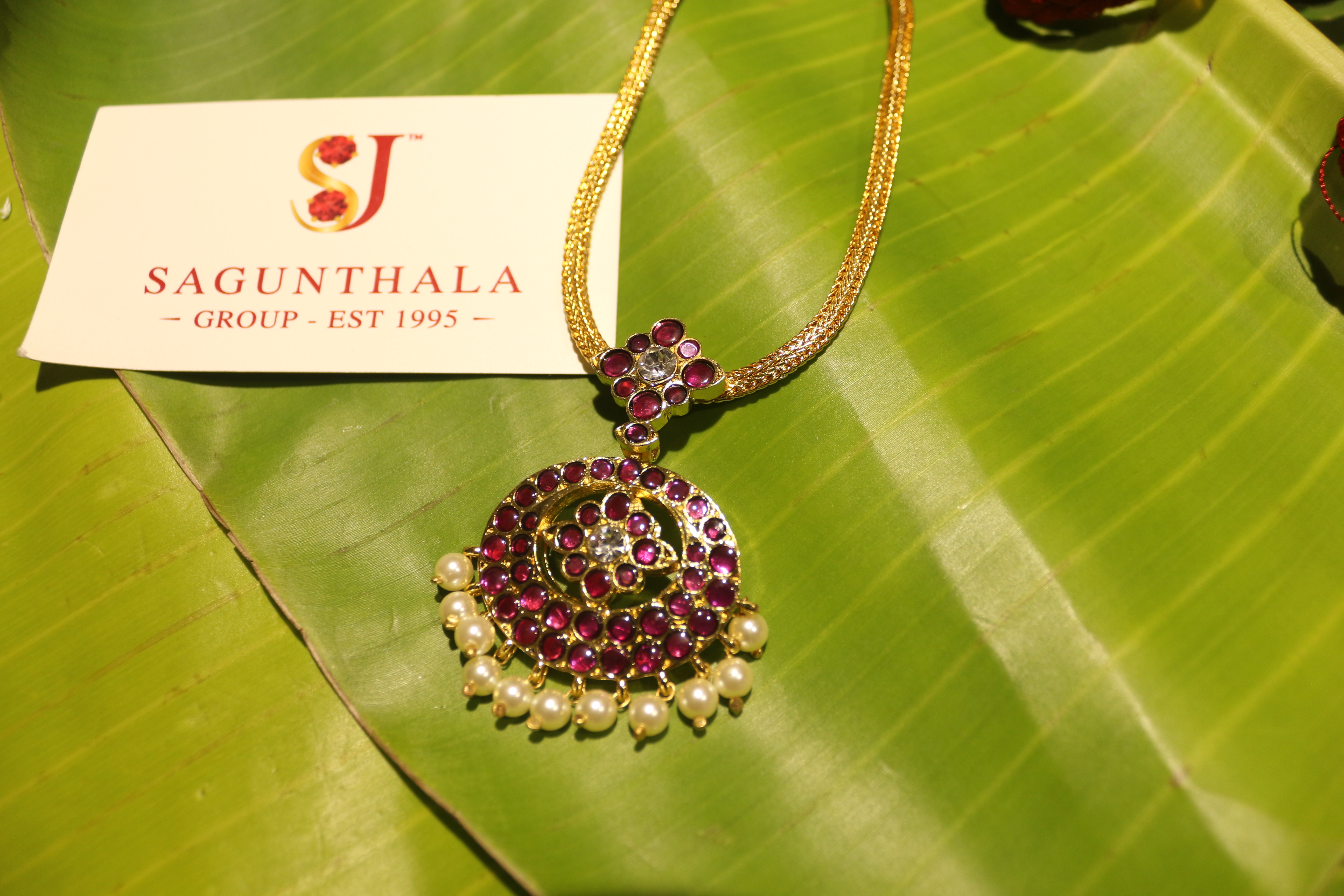 Kempu Oval Jigni Necklace