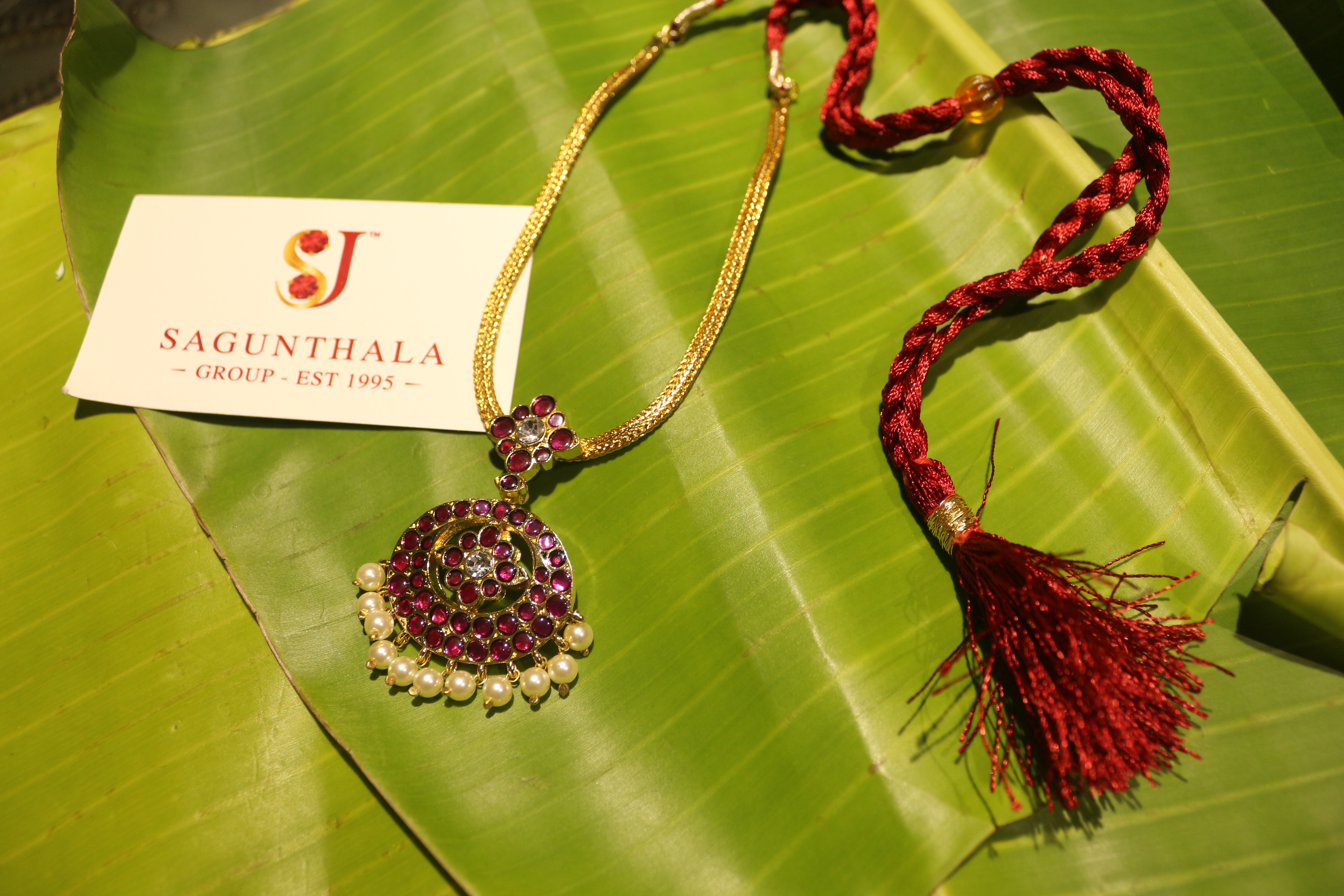Kempu Oval Jigni Necklace