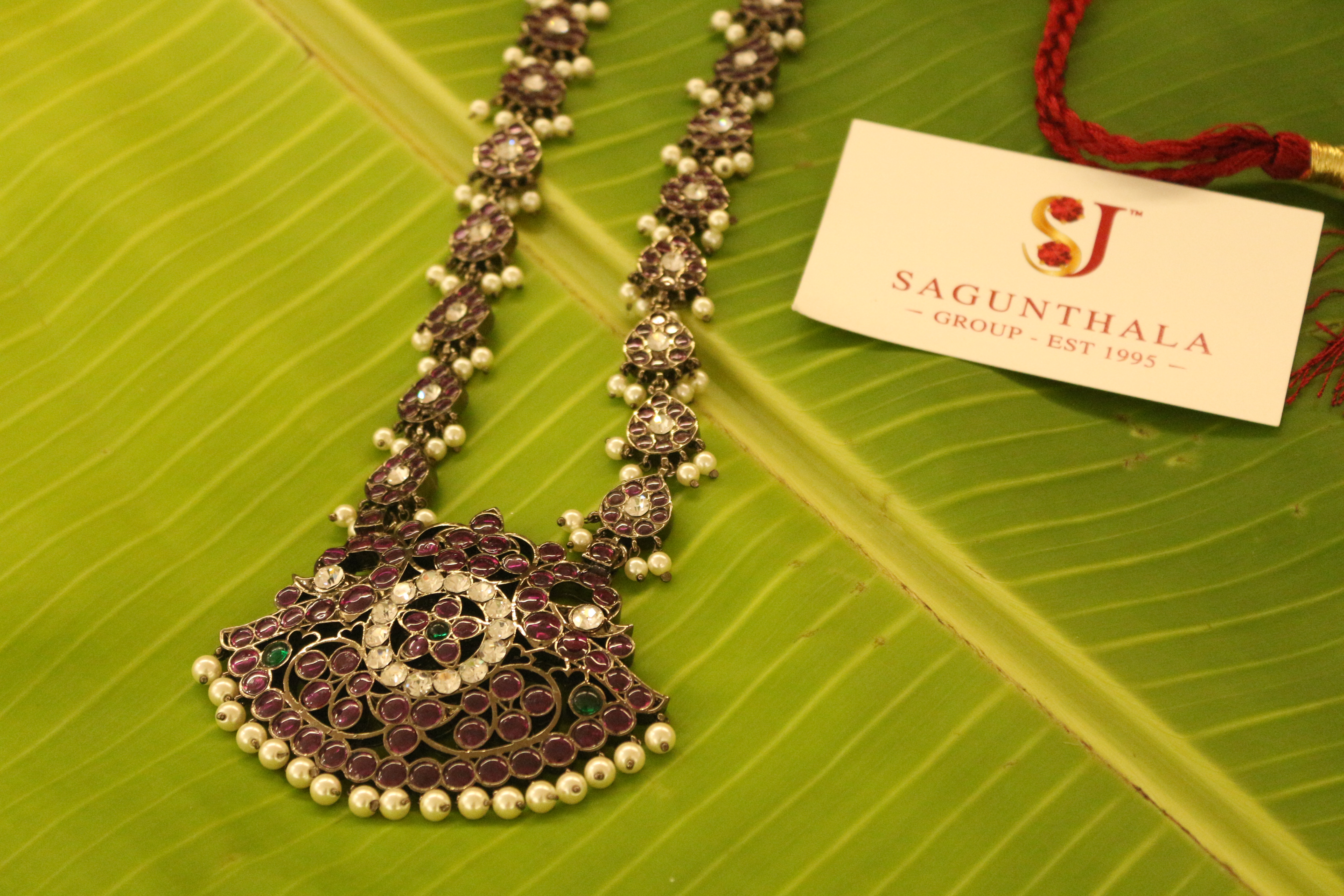 Black Antique Pathakam with Leaf Pattern Haram