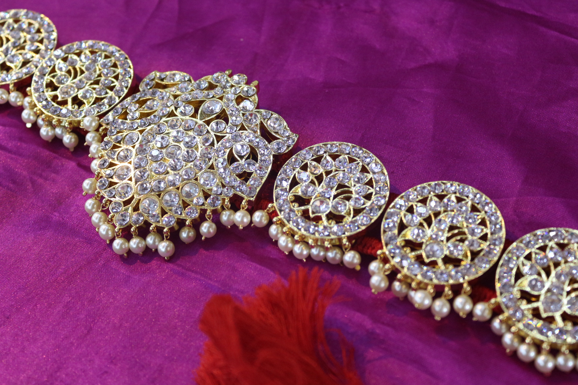 FULL WHITE PEACOCK PENDANT HIPBELT