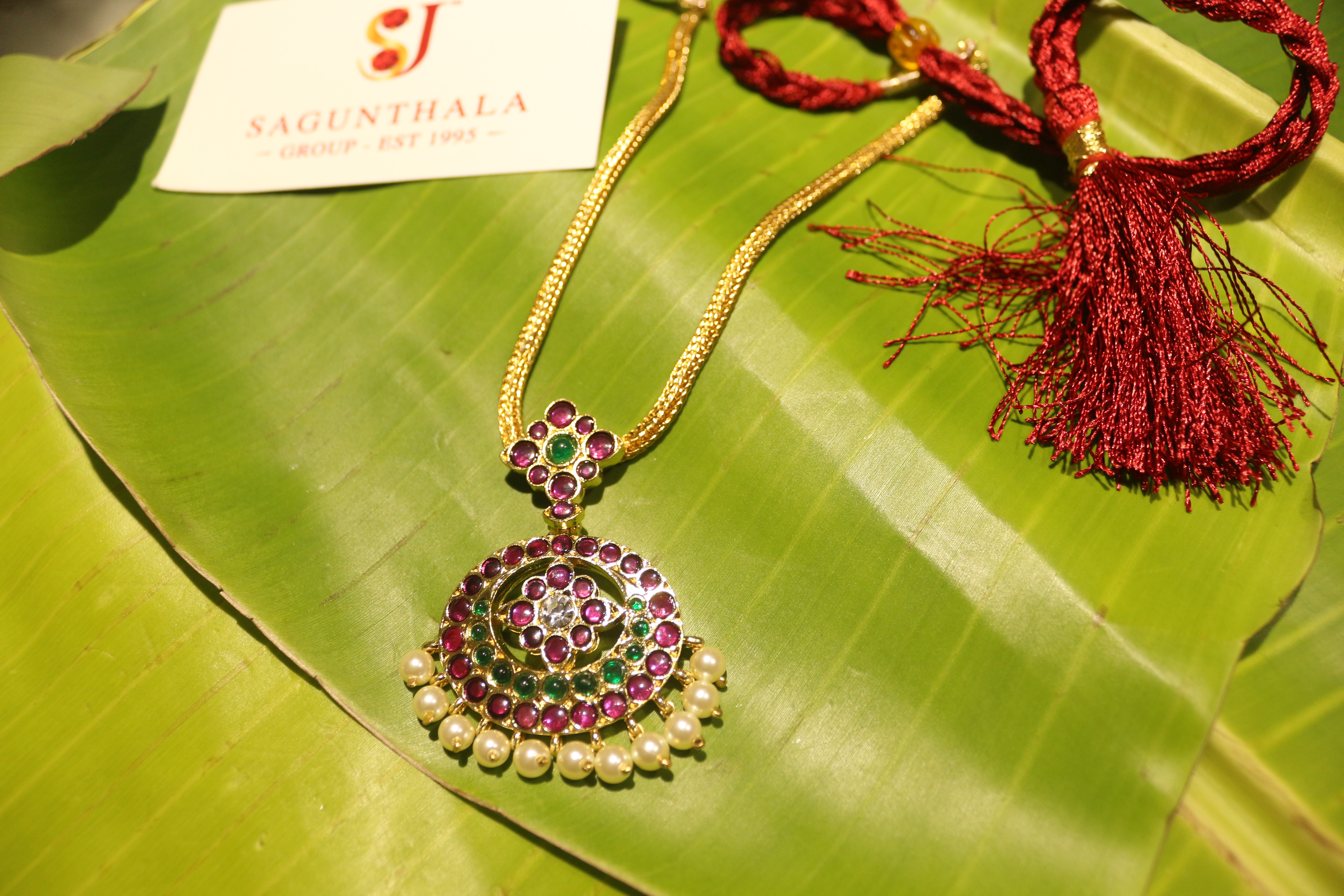 Kempu & Green Oval Jigni Necklace