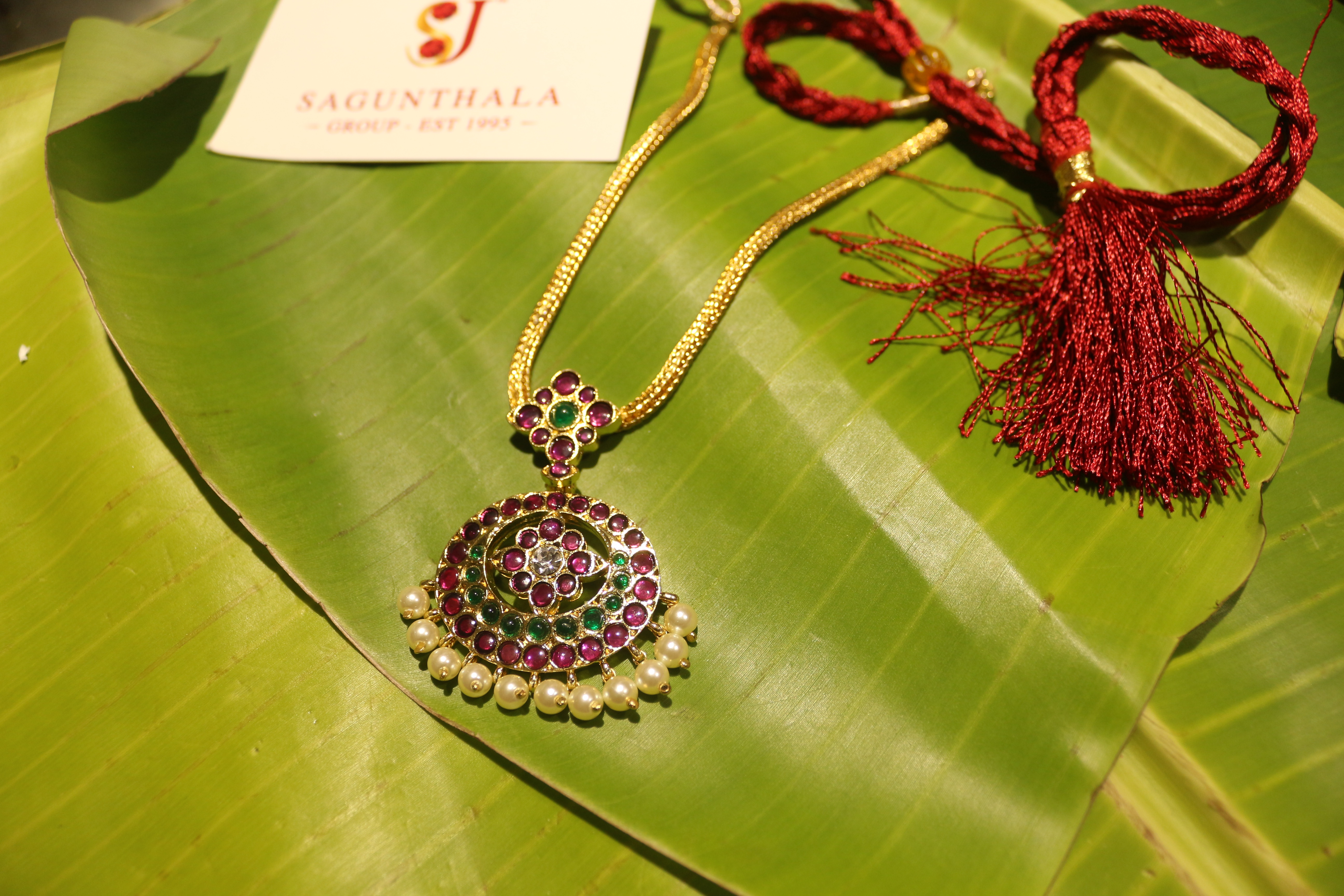 Kempu & Green Oval Jigni Necklace