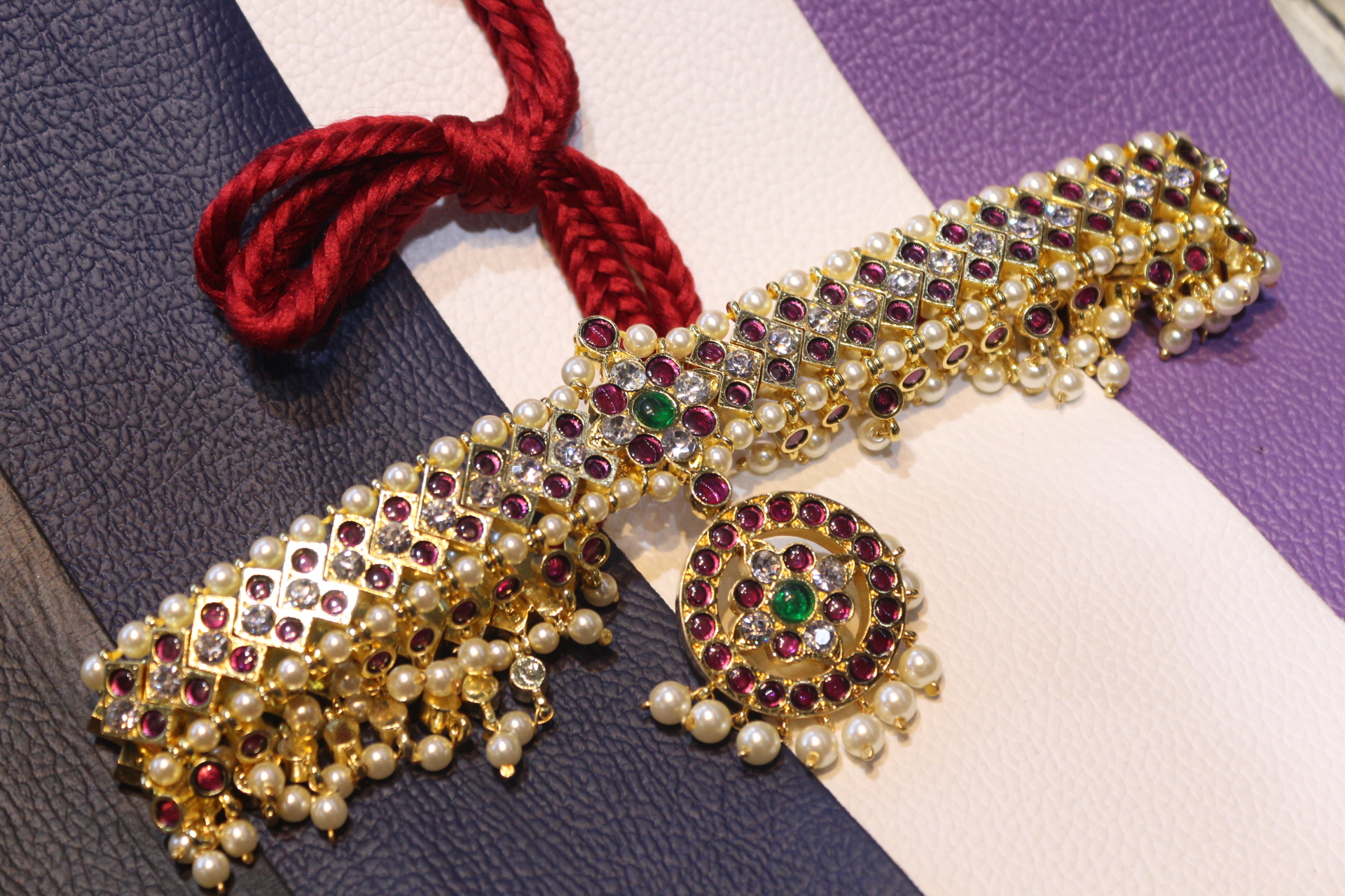 TRADITIONAL V PATTERN CHOKER