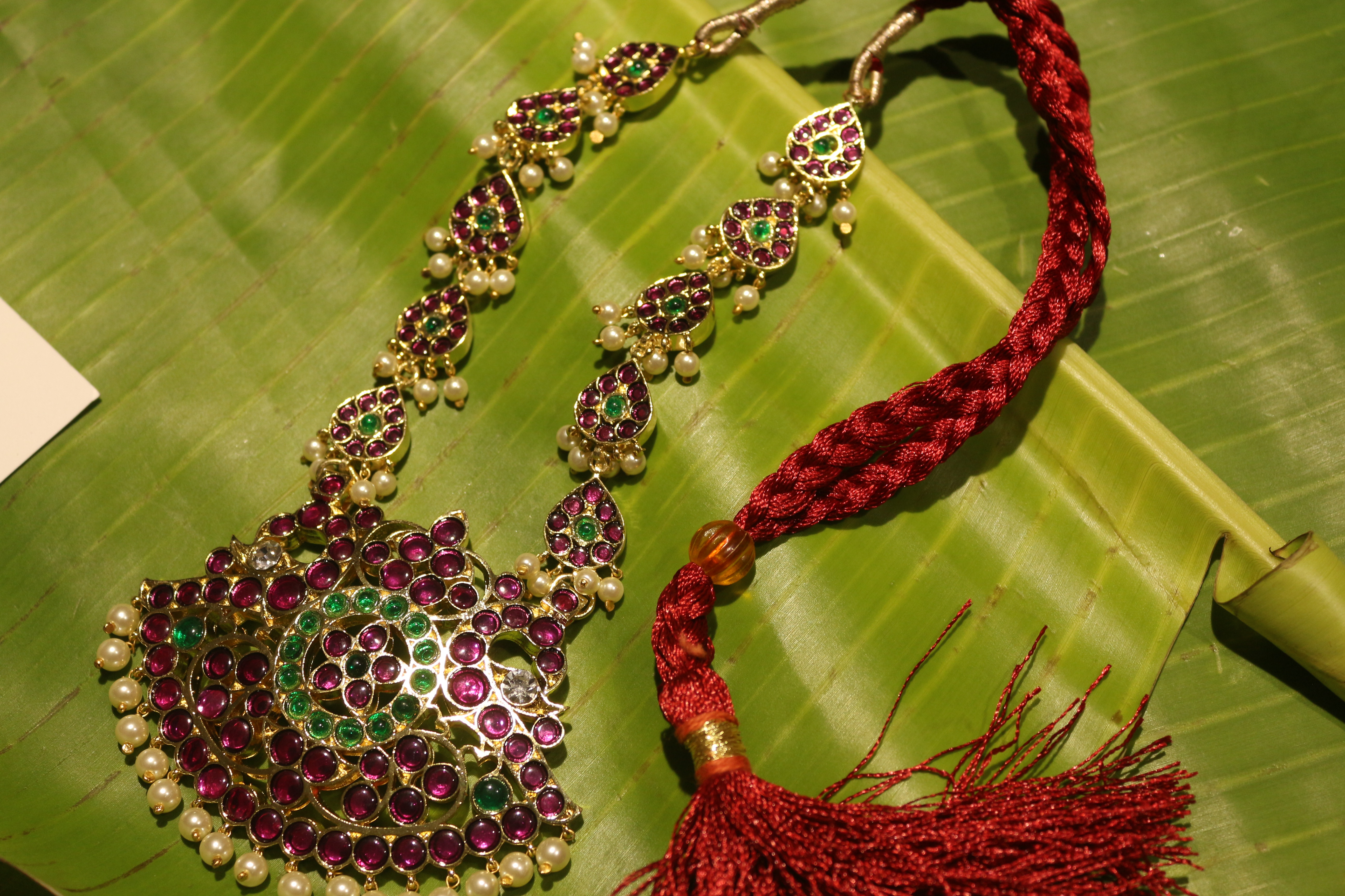Pathakam Leaf Kempu & Green Stone Necklace