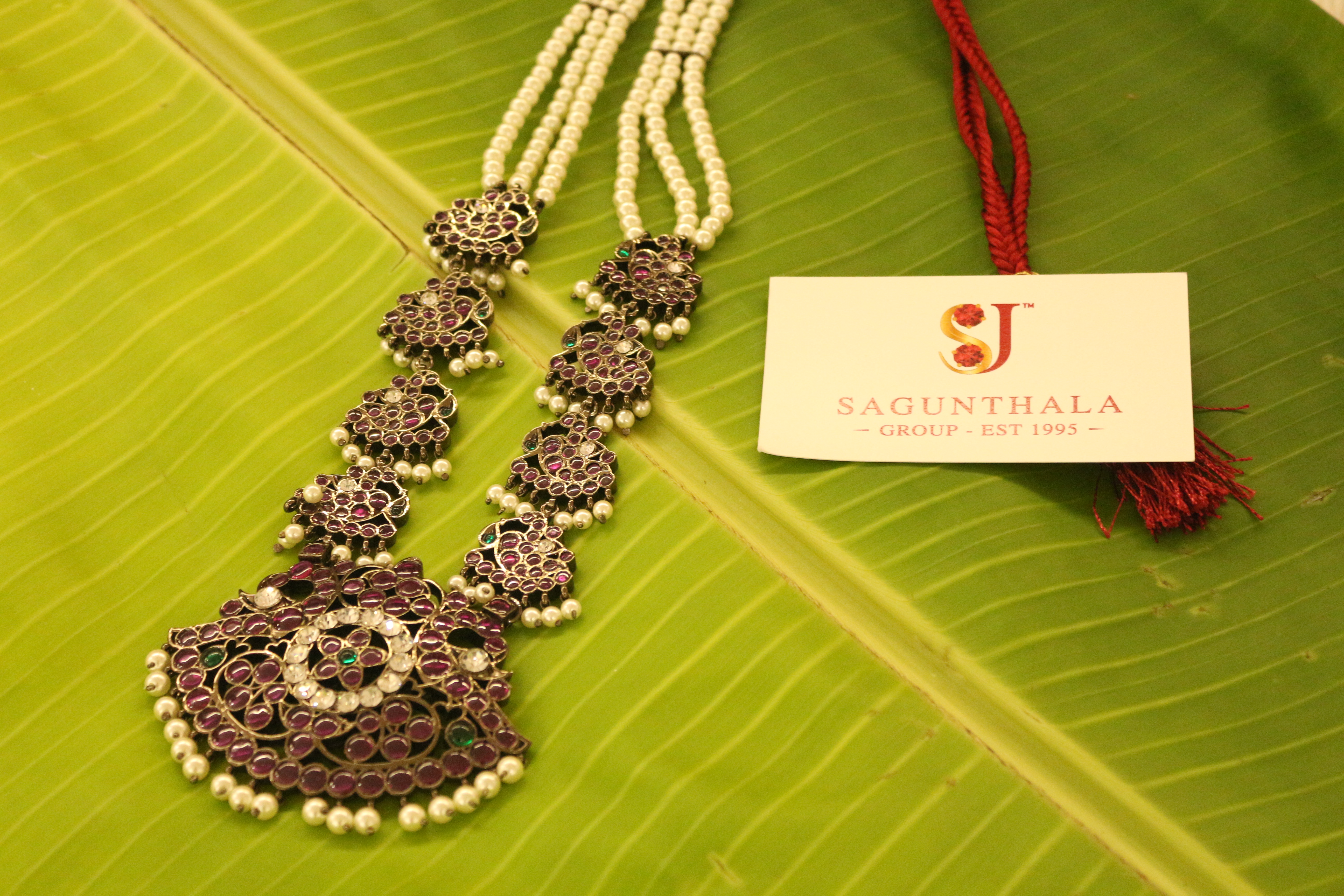 Black Antique Peacock Pearl Pathakam Pendant Haram