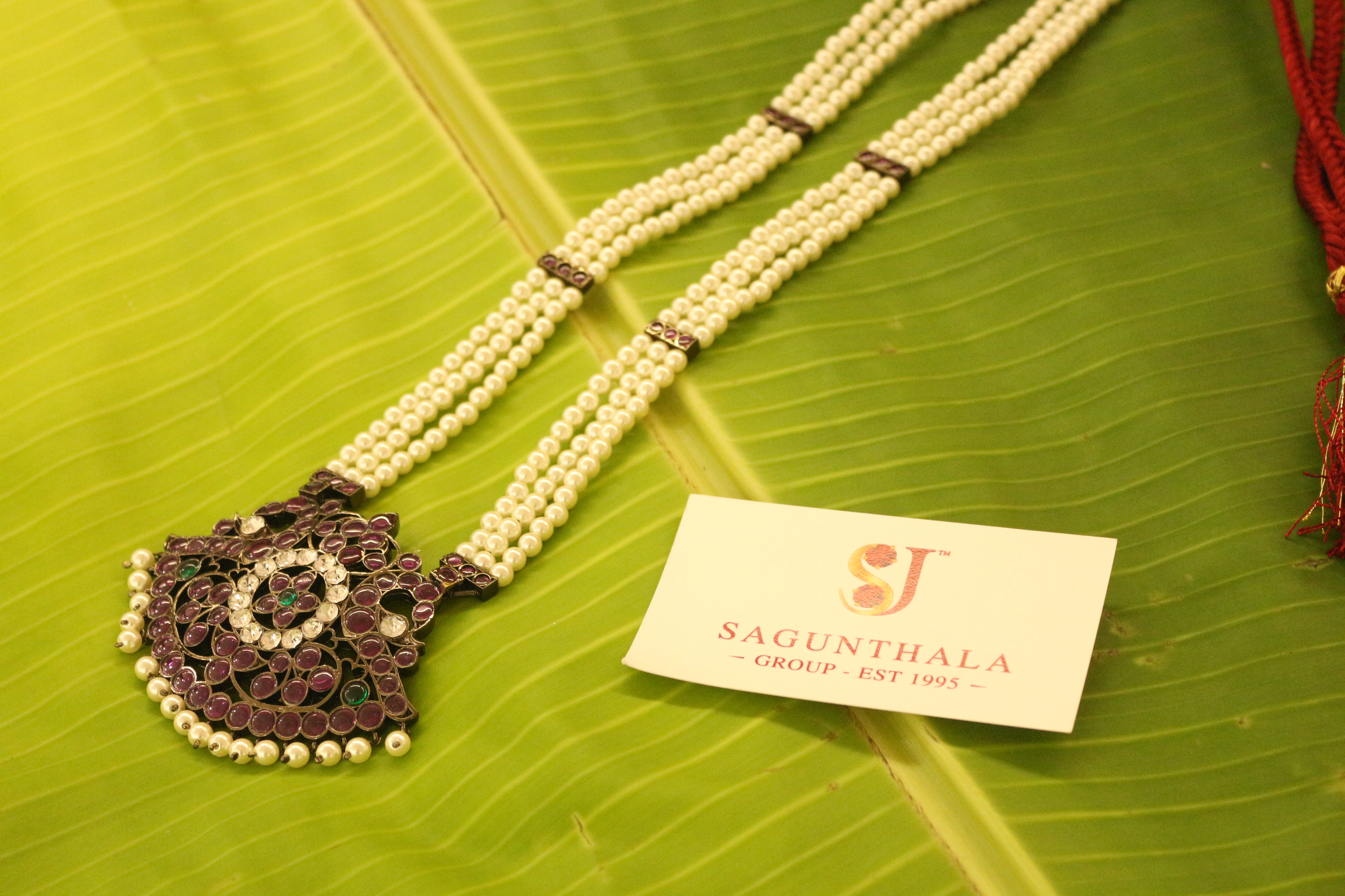 Black Antique Pathakam Pearl Haram