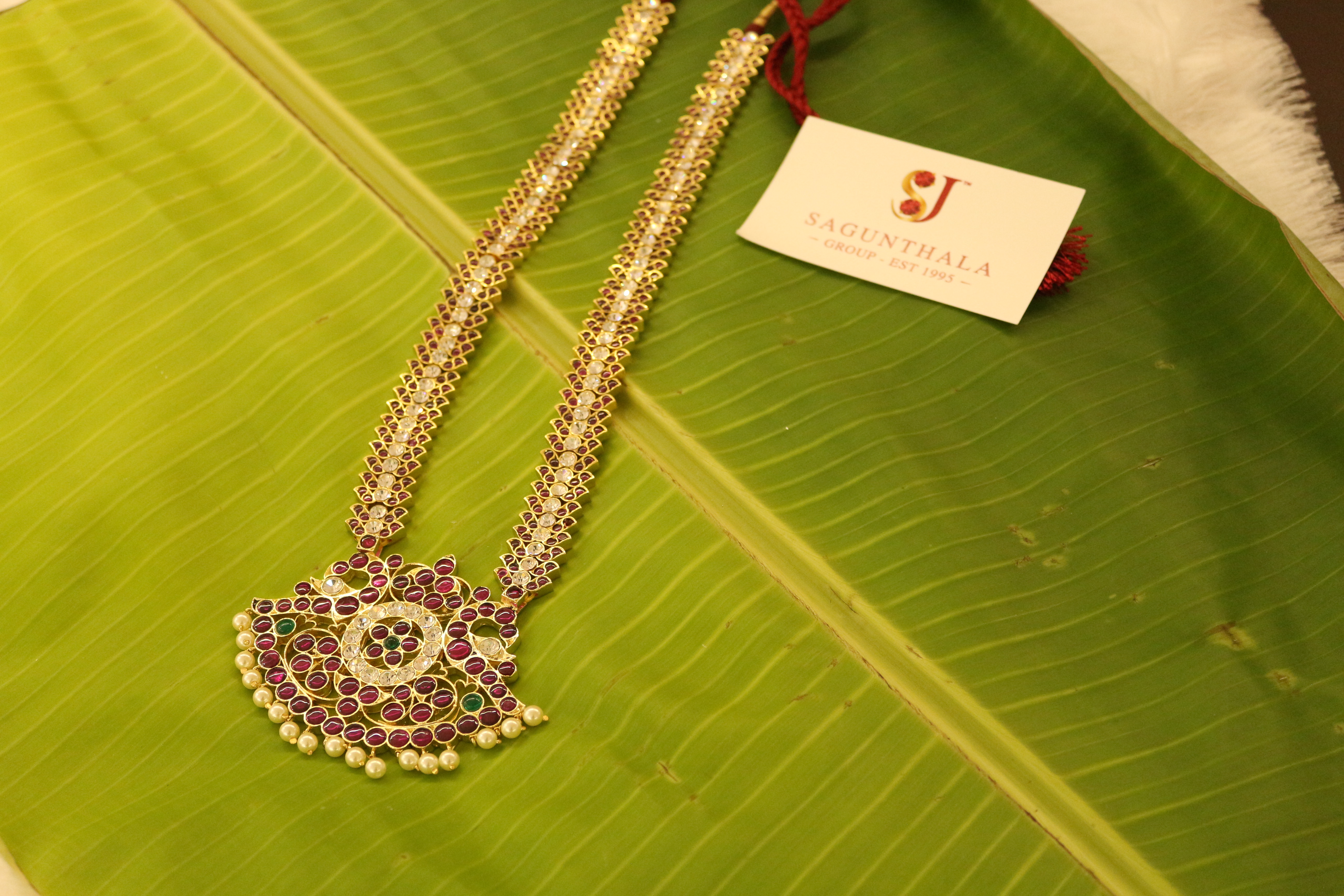 Pathakam Leaf Pattern Haram with Kempu & CZ Stones