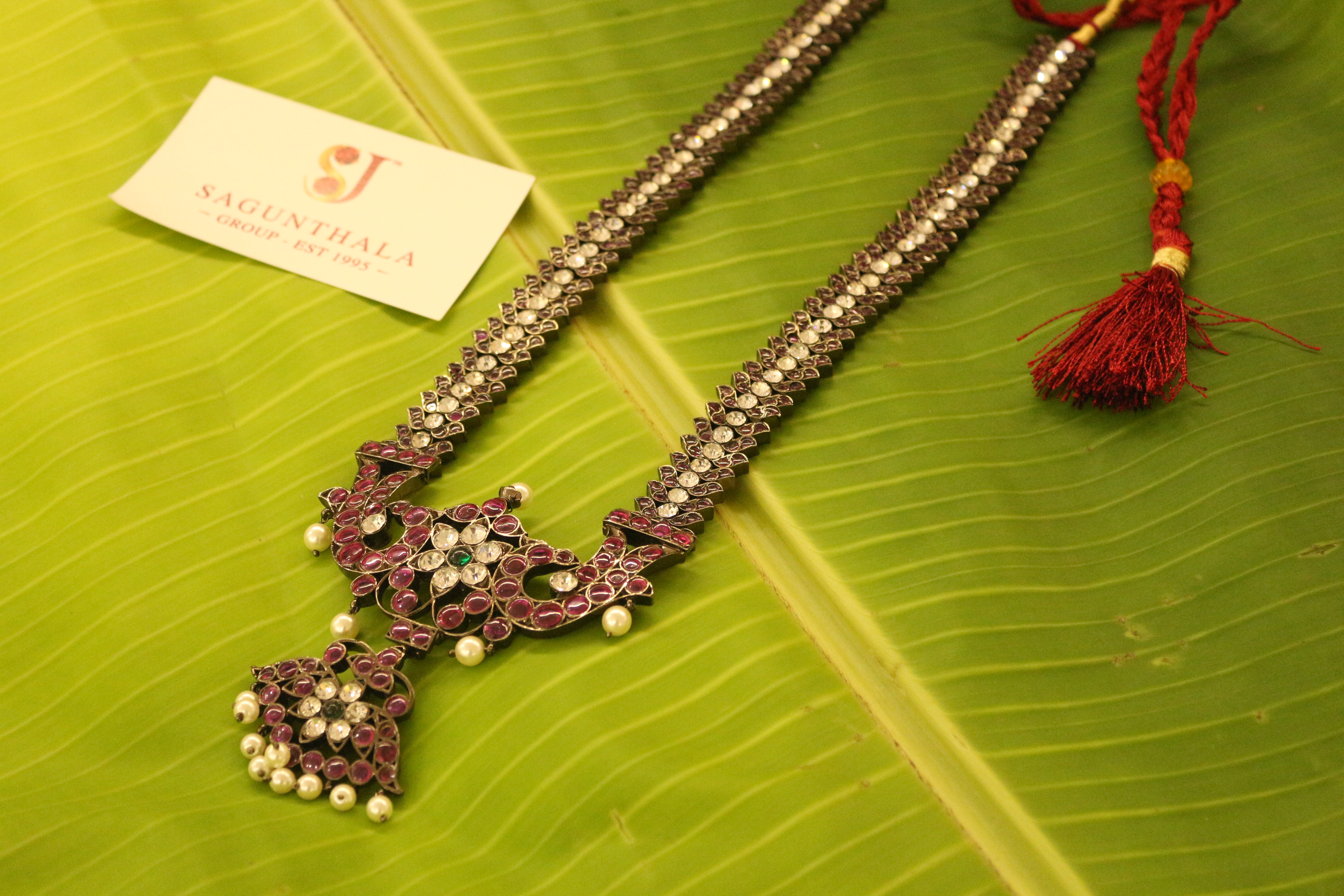 Black Antique Magari Pendant Haram with Leaf Pattern