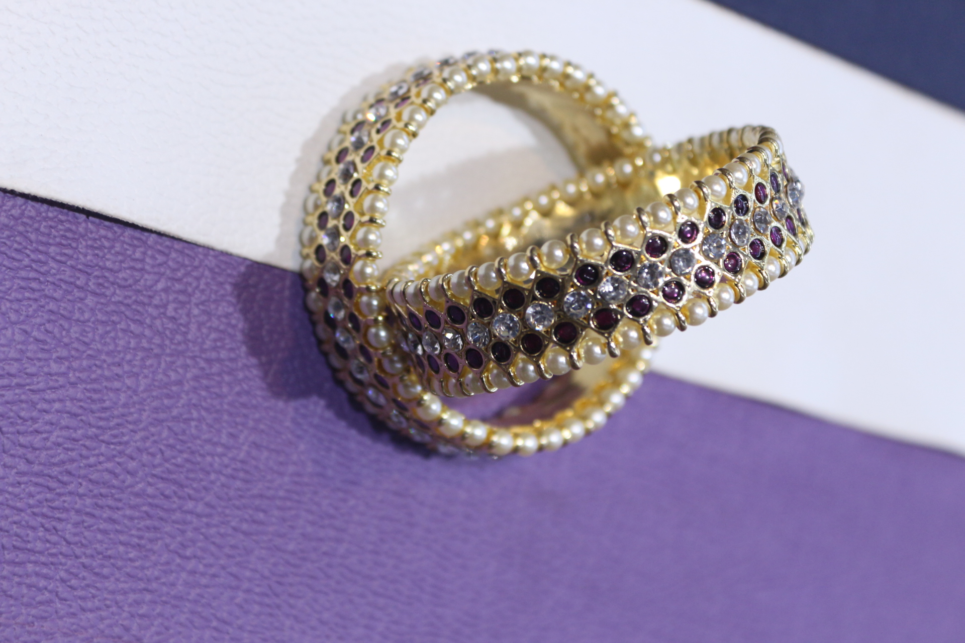 KEMPU V PATTERN BANGLES