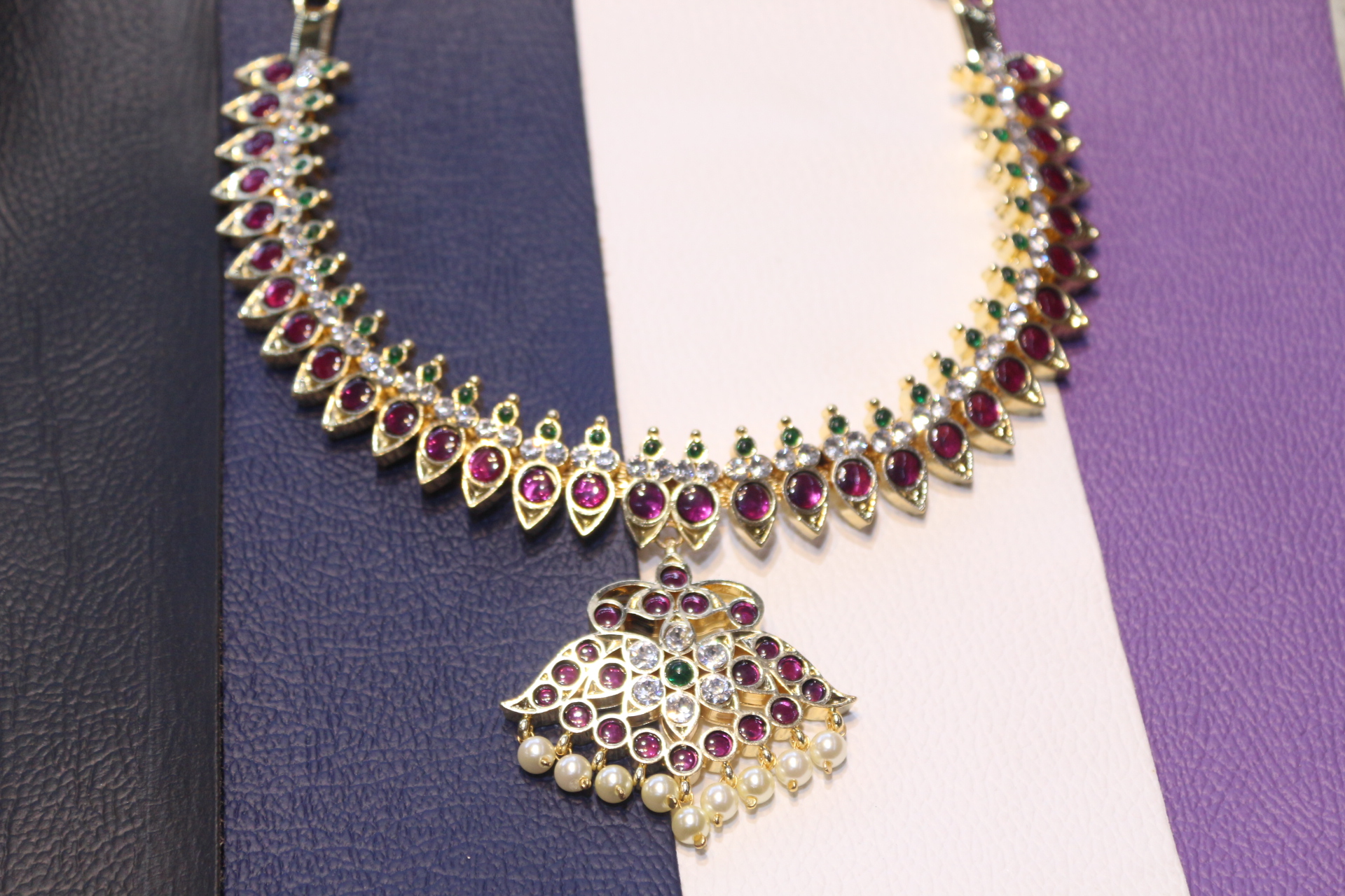 SHARP MANGO DESIGN CHOKER
