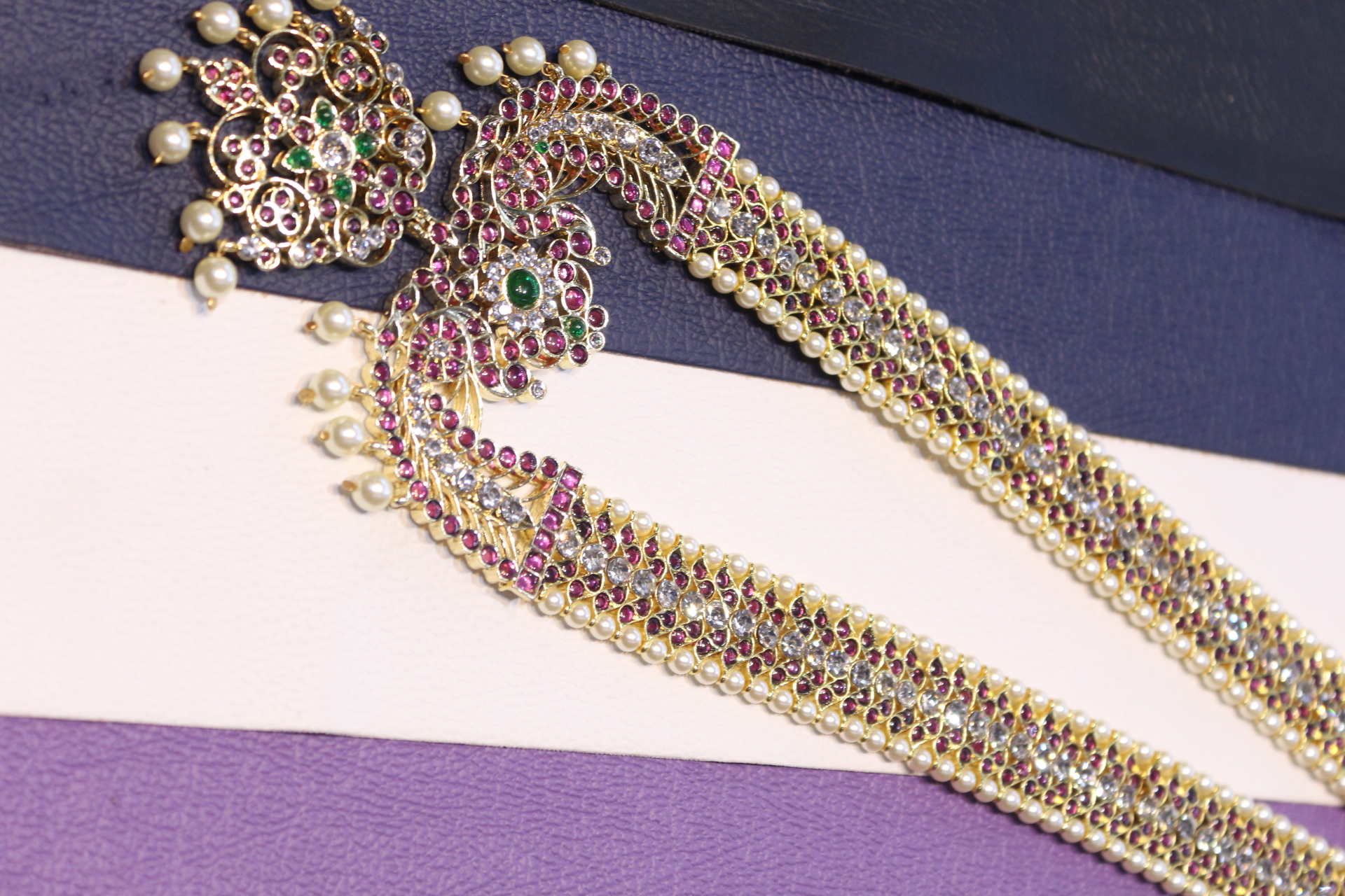 PEACOCK PENDANT HEAVY LEAF HARAM