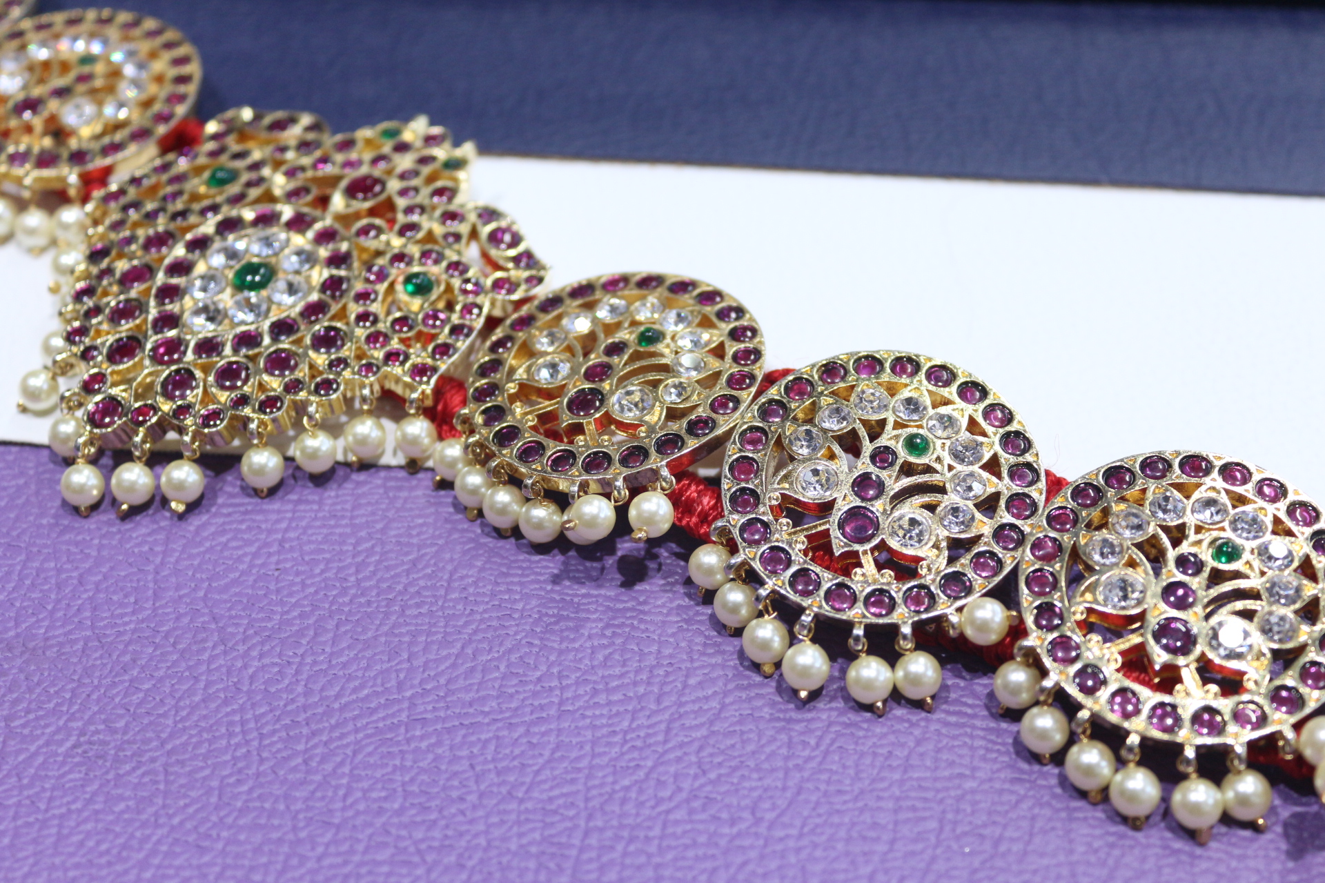 GANDABERUNDA WITH PEACOCK PENDANT ODDIYANAM